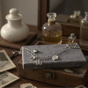 Vintage 1970’s Sterling Silver Charm Bracelet with 7 Charms